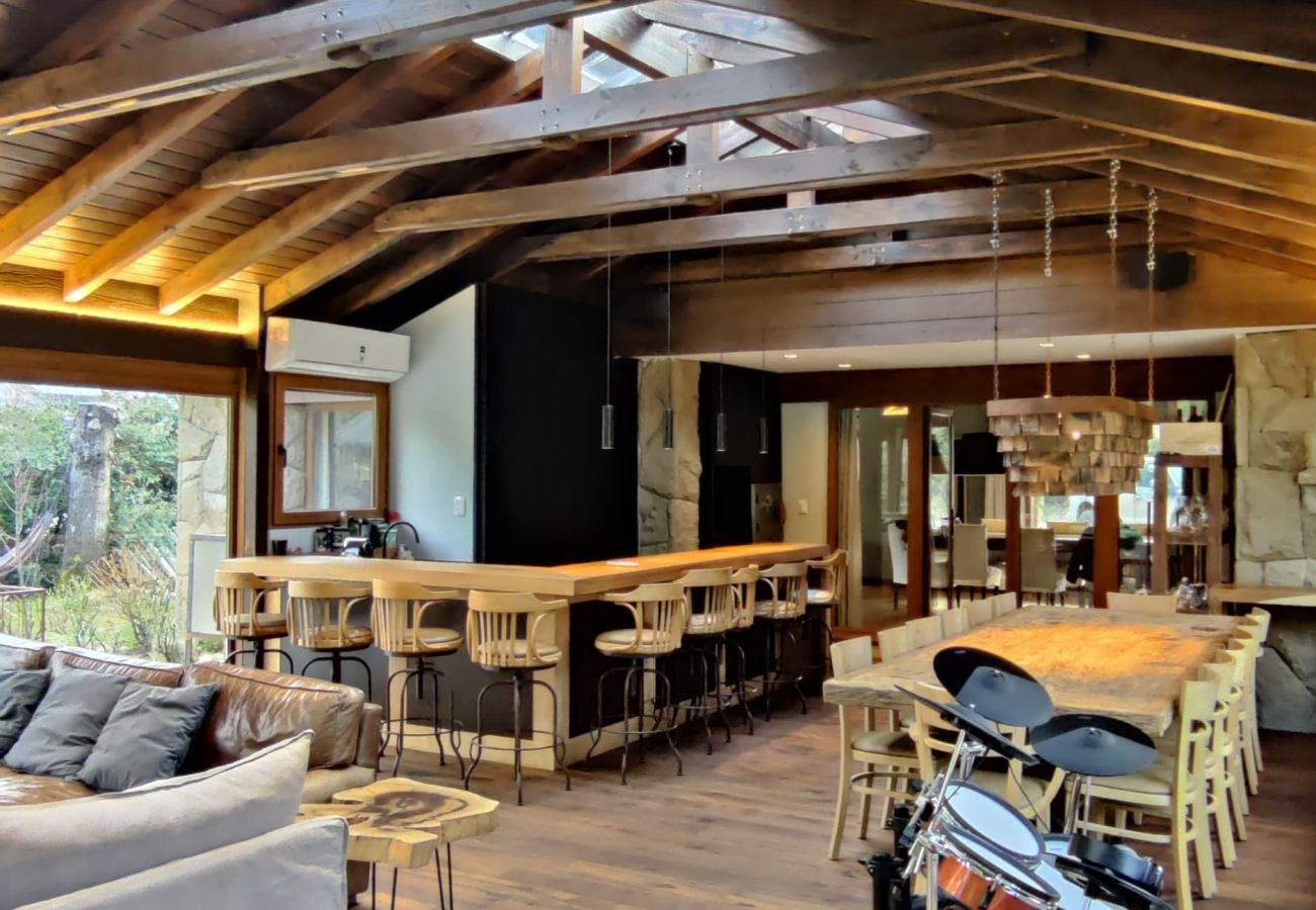 House in San Carlos de Bariloche - ARE55 SPECTACULAR HOUSE WITH INTEGRATED QUINCHO AND HEATED POOL