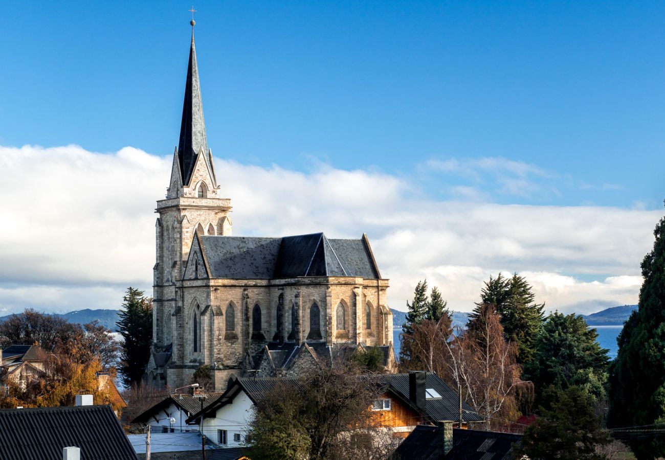 Apartment in San Carlos de Bariloche - Cielo flat with a view of the lake and the Bariloche cathedral. Apartment in San Carlos de Bariloche - Cielo flat with a view of the lake and the Bariloche cathedral.