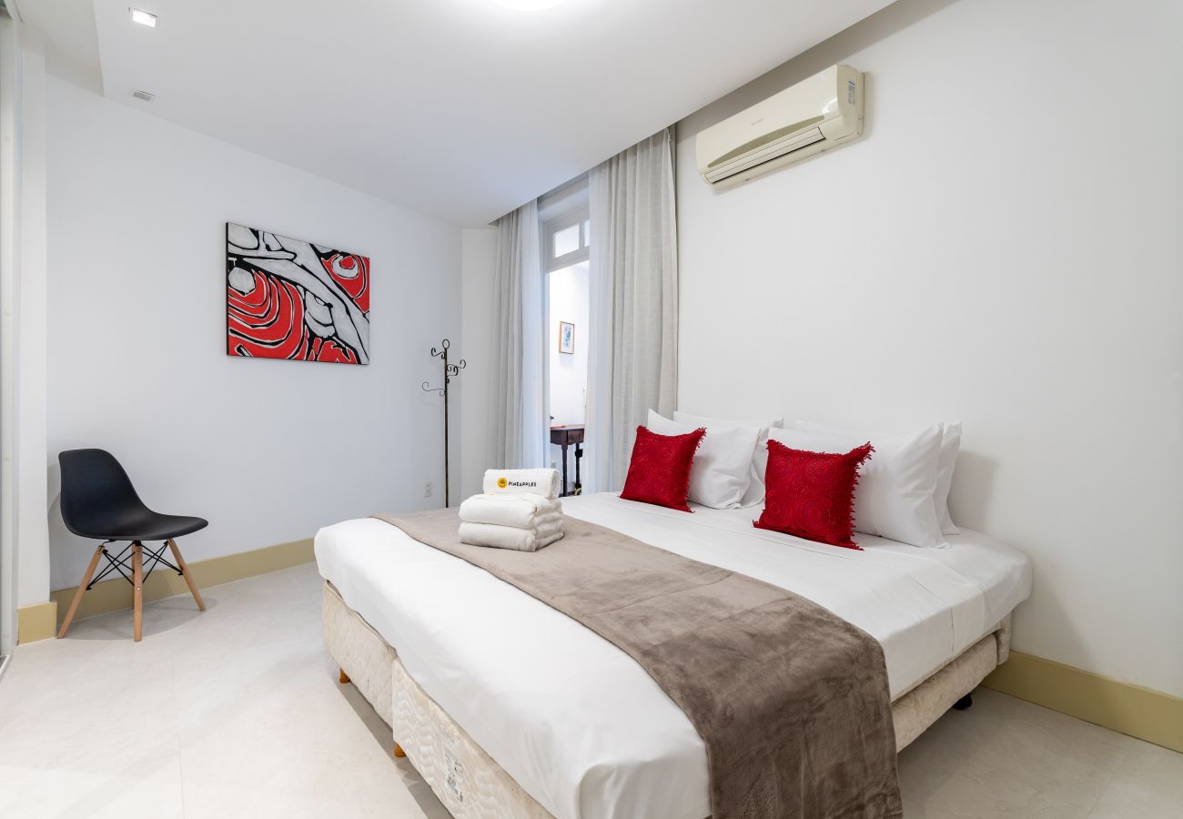 Apartment in Rio de Janeiro - 4 minutes from Copacabana beach | NSC205