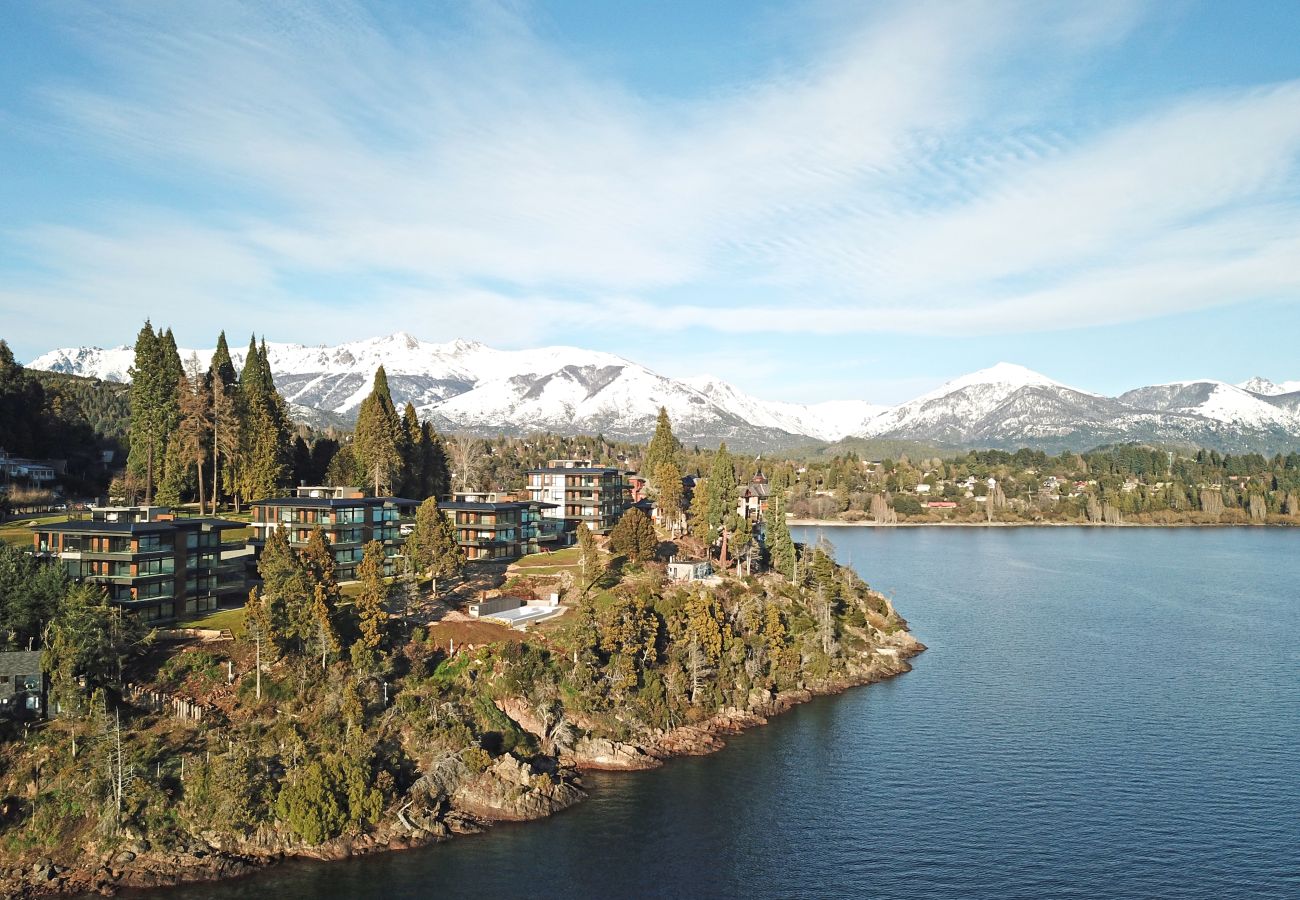 Apartment in San Carlos de Bariloche - HUAPI50 – Jacuzzi, Pool & Lake View