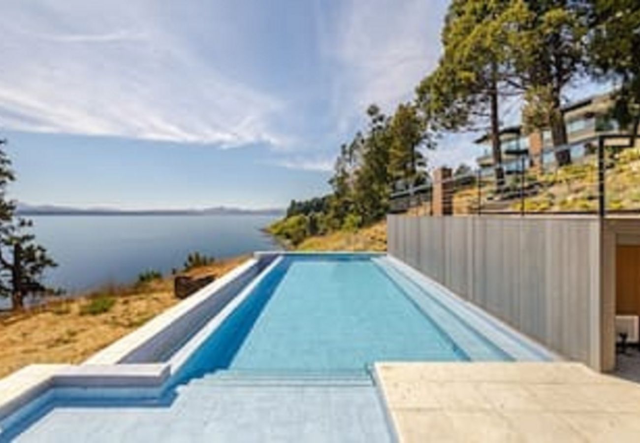 Apartment in San Carlos de Bariloche - HUAPI50 – Jacuzzi, Pool & Lake View