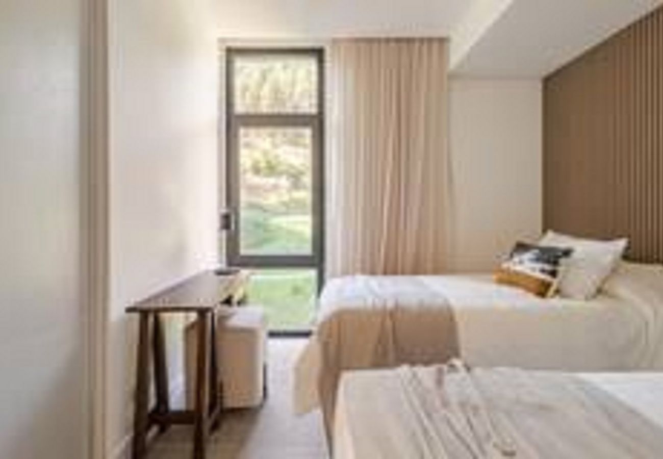 Apartment in San Carlos de Bariloche - HUAPI50 – Jacuzzi, Pool & Lake View