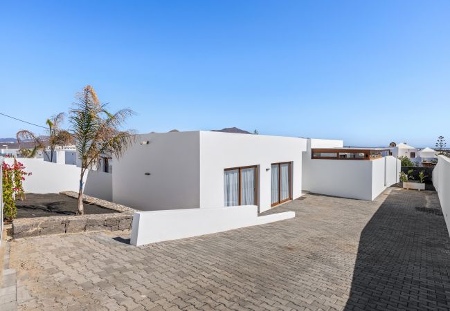 Villa in Playa Blanca - Villa Aloe - Altos de Lanzarote Villa in Playa Blanca - Villa Aloe - Altos de Lanzarote