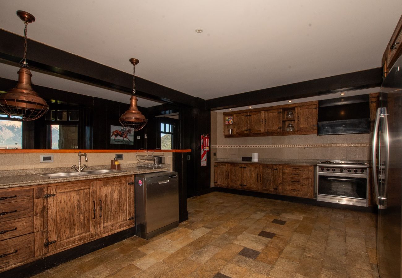 House in San Carlos de Bariloche - ARE09 MANSION IN BARILOCHE