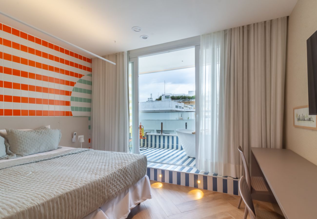 Apartment in Rio de Janeiro - Sea View and Balcony with Bathtub | Q4