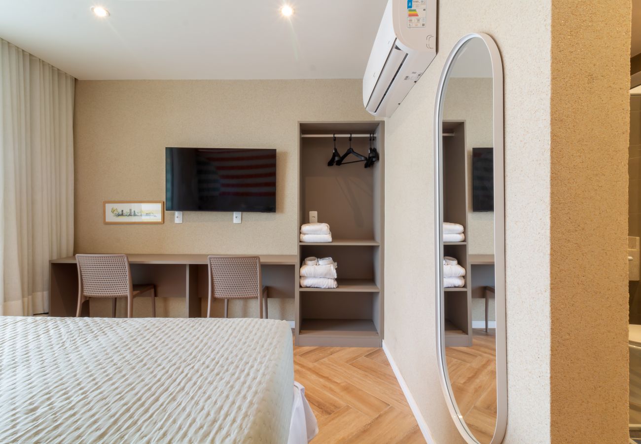 Apartment in Rio de Janeiro - Sea View and Balcony with Bathtub | Q4