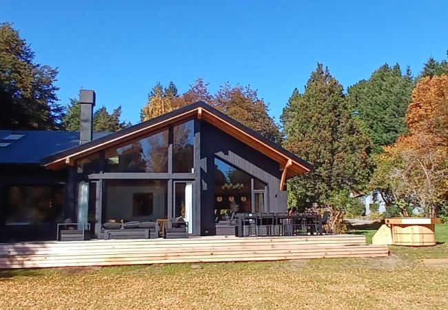  in San Carlos de Bariloche - MORE34C NEWLY REMODELED HOUSE IN A UNIQUE SETTING WITH LAKE COAST AND BEACH