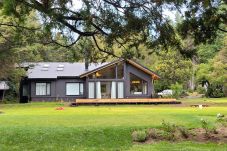 House in San Carlos de Bariloche - MORE34C NEWLY REMODELED HOUSE IN A UNIQUE SETTING WITH LAKE COAST AND BEACH