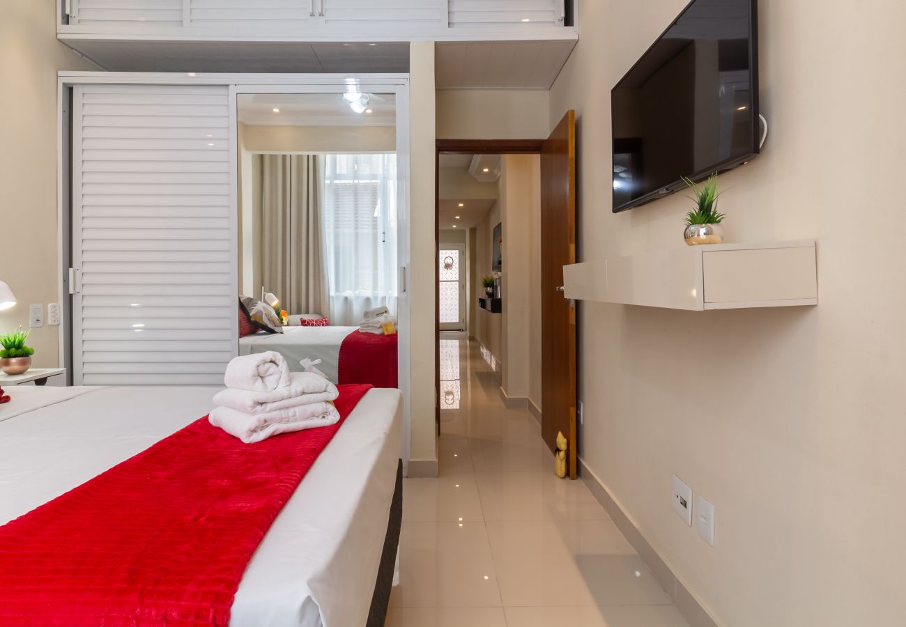 Apartment in Rio de Janeiro - Cosy in Copacabana 7 minutes from the beach | FM211