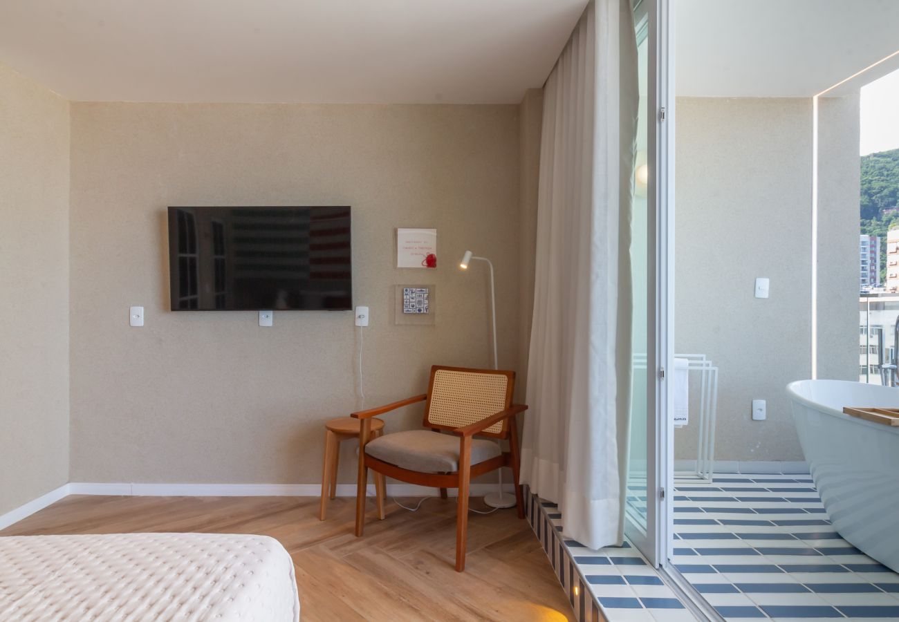 Apartment in Rio de Janeiro - Sea View and Balcony with Bathtub | Q23
