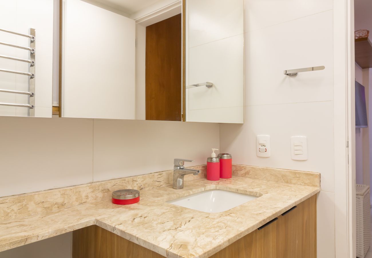 Apartment in Rio de Janeiro - Comfort in Leblon, 10 minutes from the beach | BM802 