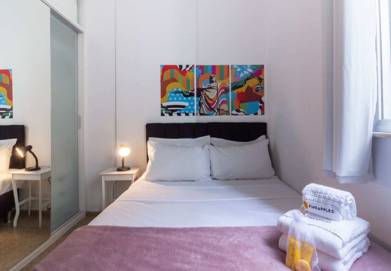 Apartment in Rio de Janeiro - 3 minutes from Copacabana beach | DU705