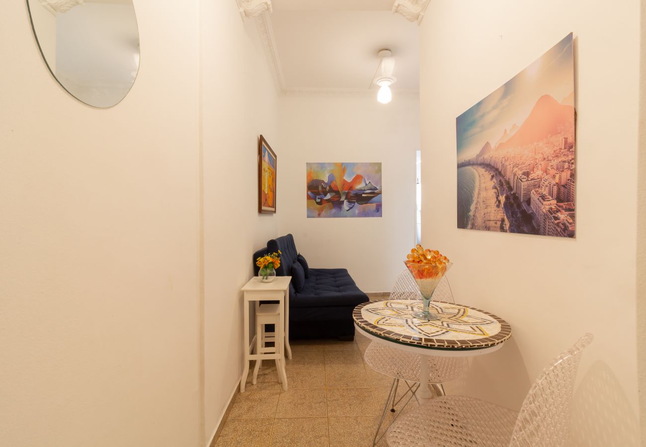 Apartment in Rio de Janeiro - 3 minutes from Copacabana beach | DU705