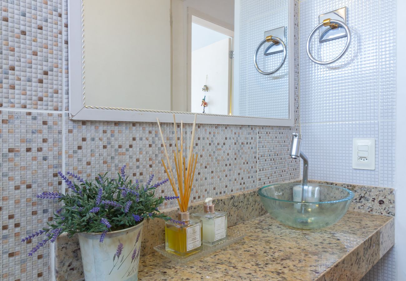 Apartment in Rio de Janeiro - 4 minutes from Arcos da Lapa | SR1502  