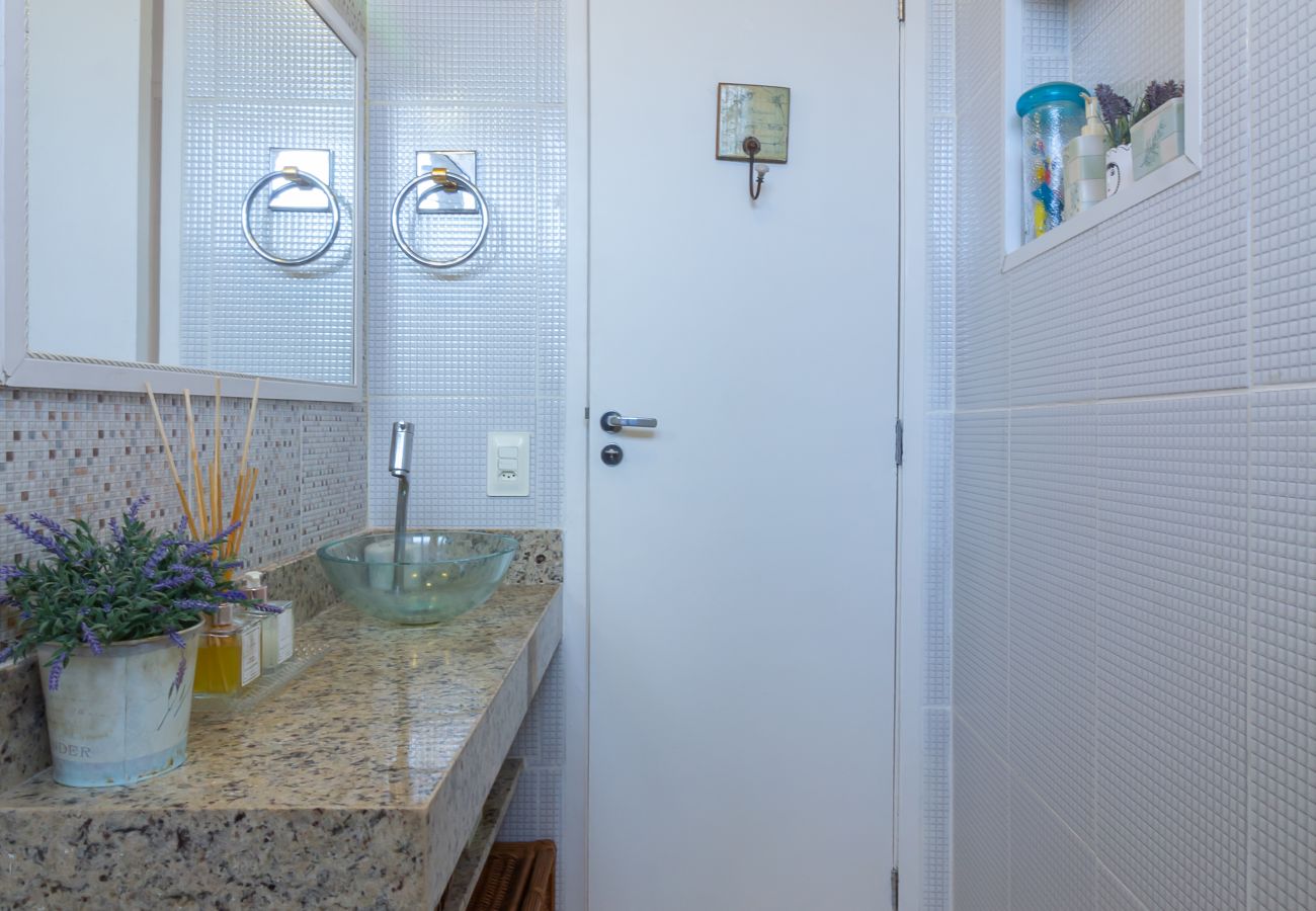 Apartment in Rio de Janeiro - 4 minutes from Arcos da Lapa | SR1502  