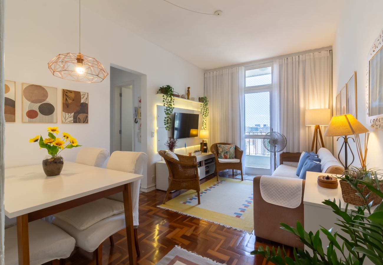 Apartment in Rio de Janeiro - 4 minutes from Arcos da Lapa | SR1502  