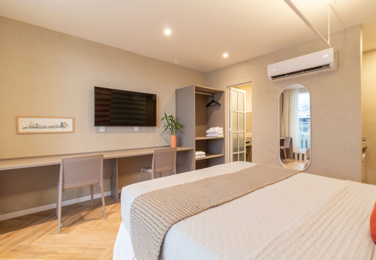 Apartment in Rio de Janeiro - Sea View and Balcony with Bathtub | Q12