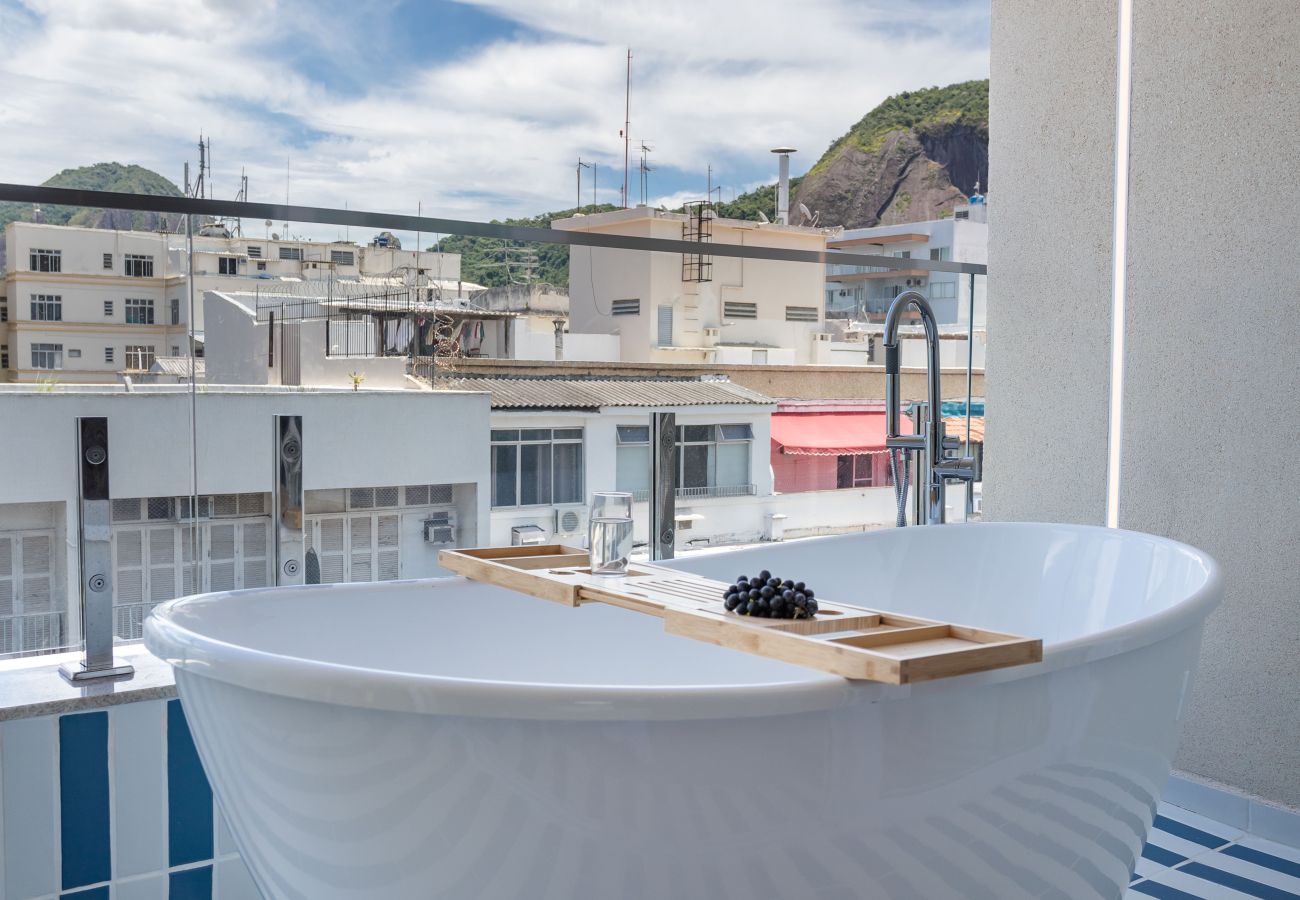 Apartment in Rio de Janeiro - Sea View and Balcony with Bathtub | Q11