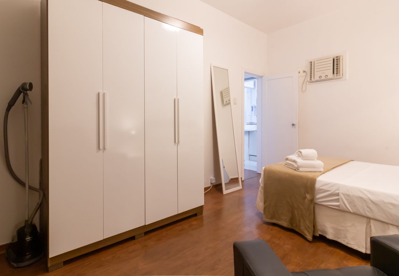 Apartment in Rio de Janeiro - Refuge in Copacabana for two | NSC1011 