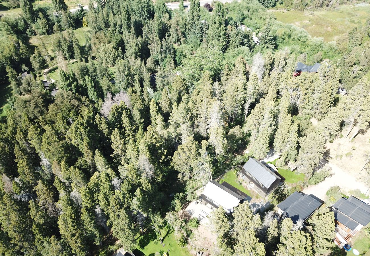 House in San Carlos de Bariloche - CAS04 New and comfortable designer house located in a quiet private neighborhood 6 km from the center