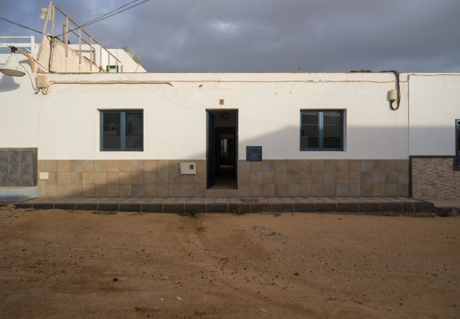 House in Caleta de Sebo - La Casa de La Graciosa House in Caleta de Sebo - La Casa de La Graciosa