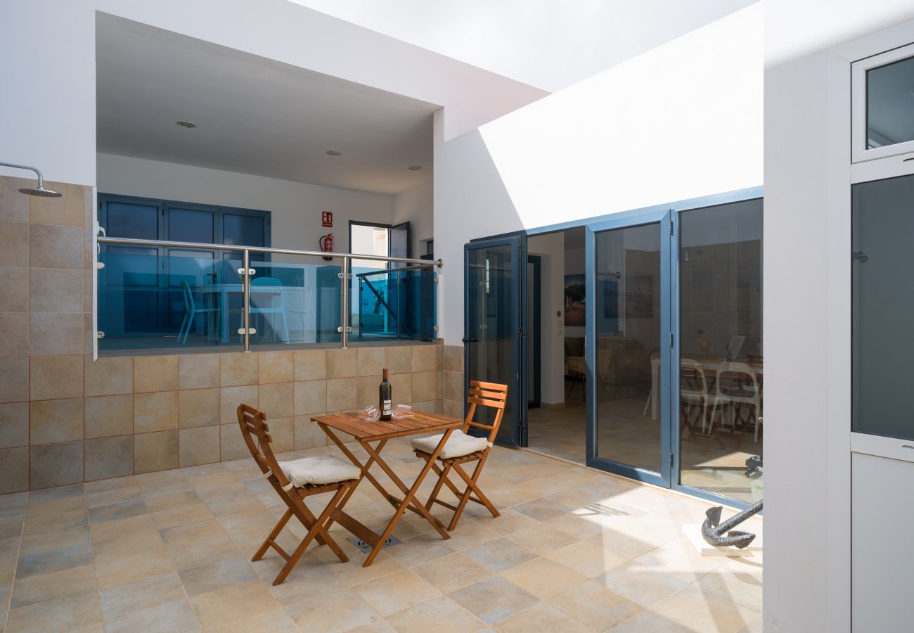 House in Caleta de Sebo - La Casa de La Graciosa House in Caleta de Sebo - La Casa de La Graciosa