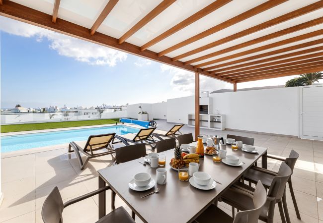 Villa in Playa Blanca - Villa Idaira 14A - Villas Lanzarote - VipVipVillas Villa in Playa Blanca - Villa Idaira 14A - Villas Lanzarote - VipVipVillas