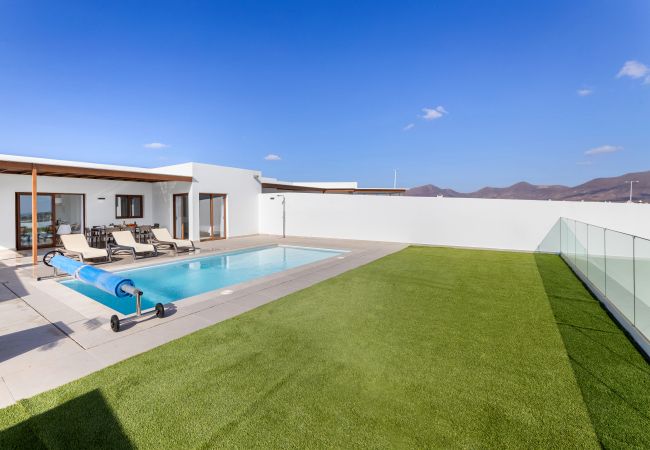 Villa in Playa Blanca - Villa Isamar 14B - Villas Lanzarote - VipVipVillas Villa in Playa Blanca - Villa Isamar 14B - Villas Lanzarote - VipVipVillas