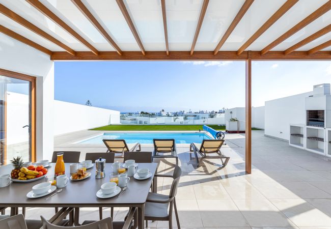 Villa in Playa Blanca - Villa Isamar 14B - Villas Lanzarote - VipVipVillas Villa in Playa Blanca - Villa Isamar 14B - Villas Lanzarote - VipVipVillas