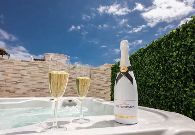 Villa in San Miguel de Abona - LUXURY VILLA LIBELLILE  Villa in San Miguel de Abona - LUXURY VILLA LIBELLILE