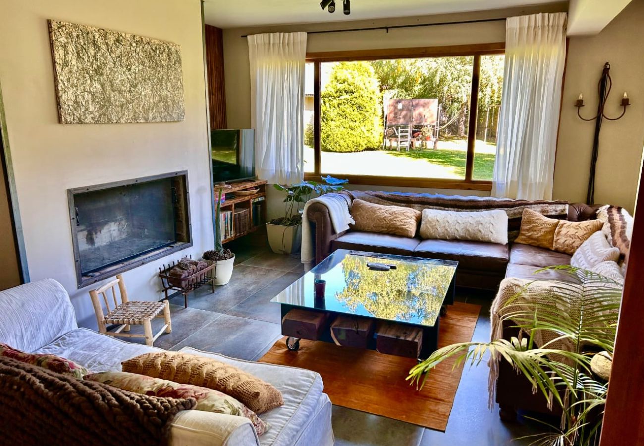 House in San Carlos de Bariloche - Cate02 Beautiful house located at the base of Catedral Hill.