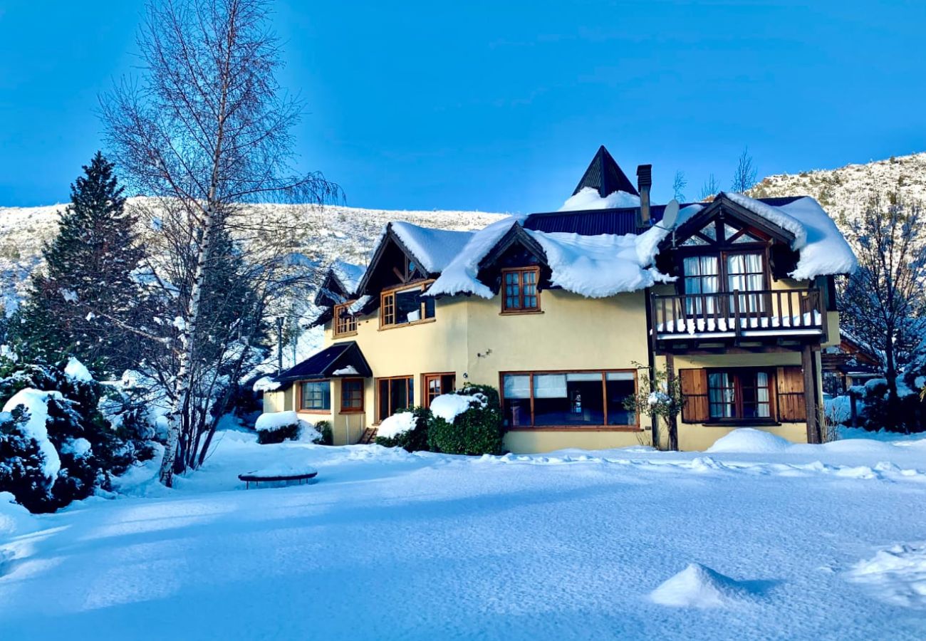 House in San Carlos de Bariloche - Cate02 Beautiful house located at the base of Catedral Hill.