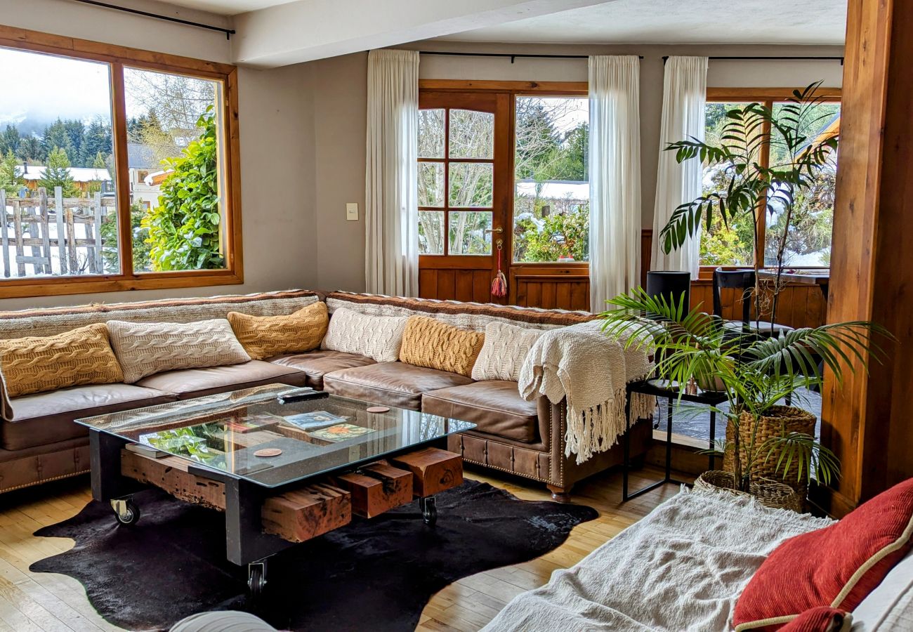 House in San Carlos de Bariloche - Cate02 Beautiful house located at the base of Catedral Hill.