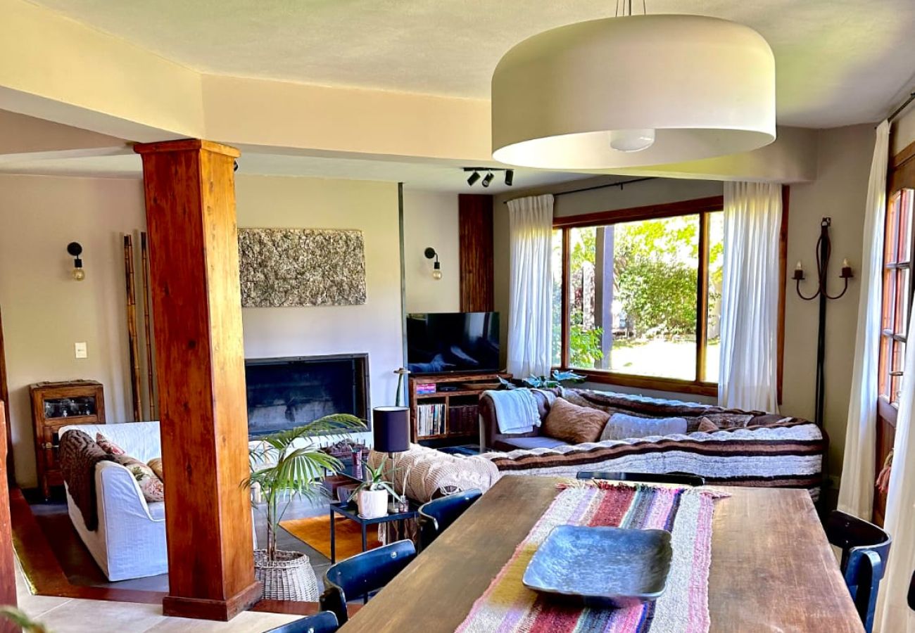 House in San Carlos de Bariloche - Cate02 Beautiful house located at the base of Catedral Hill.