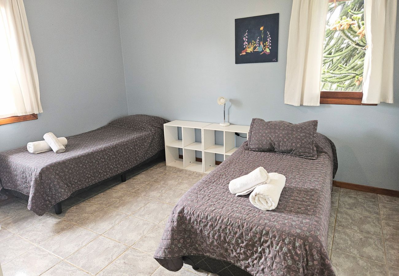 House in San Carlos de Bariloche - Botanical Garden Bariloche  House – 6 bedrooms, 4 bathrooms