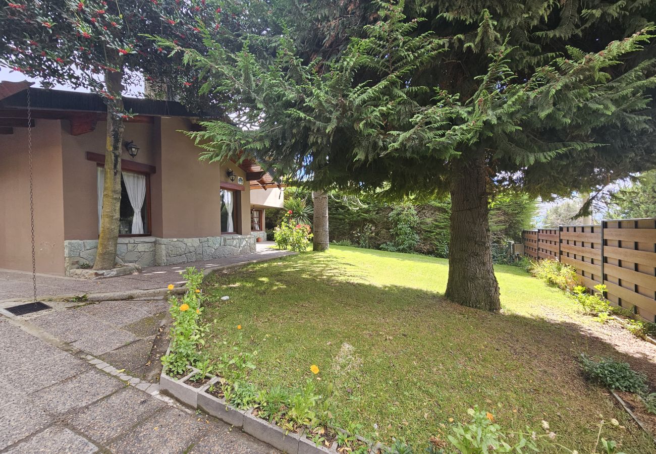 House in San Carlos de Bariloche - Botanical Garden Bariloche  House – 6 bedrooms, 4 bathrooms