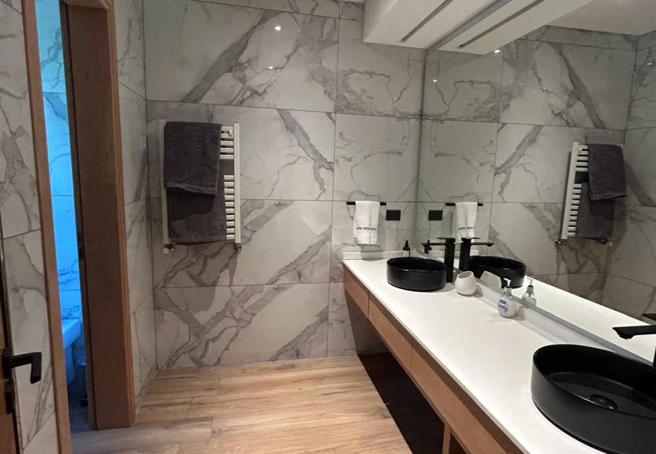 House in San Carlos de Bariloche - ARE61 MODERN ONE-STOREY HOUSE WITH 4 EN-SUITE BEDROOMS