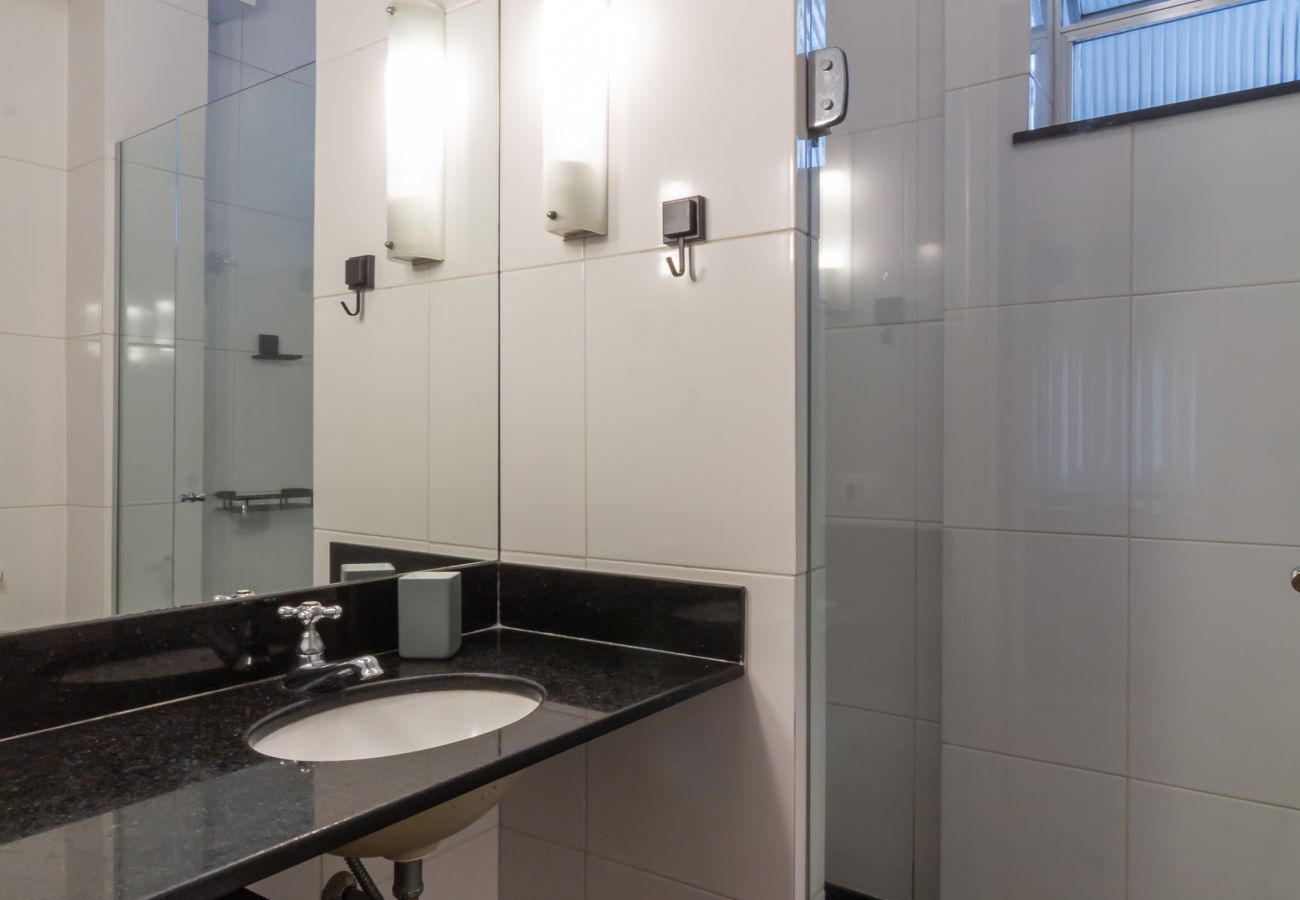 Apartment in Rio de Janeiro - Space and Comfort in Copacabana | D405