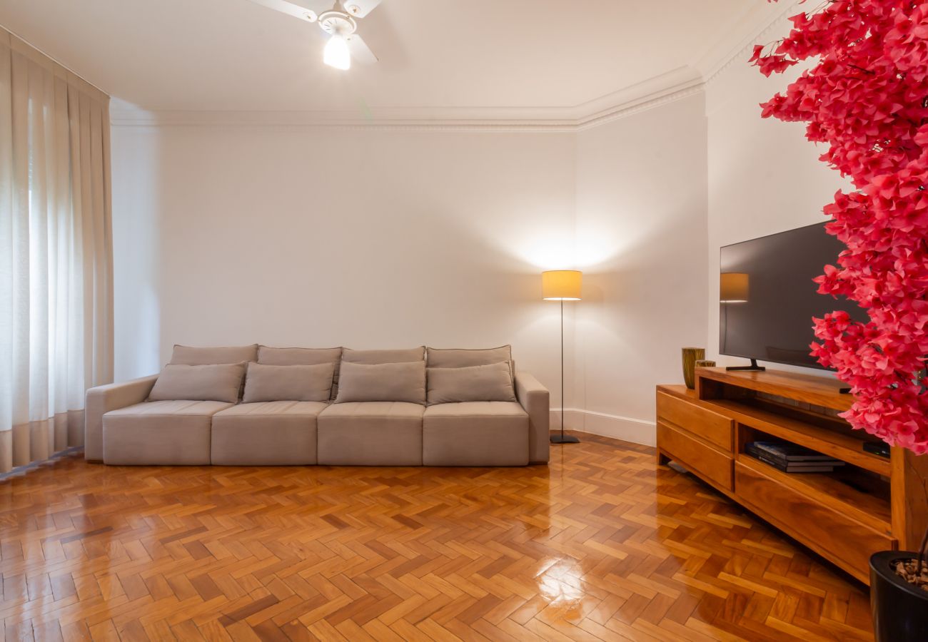 Apartment in Rio de Janeiro - Space and Comfort in Copacabana | D405