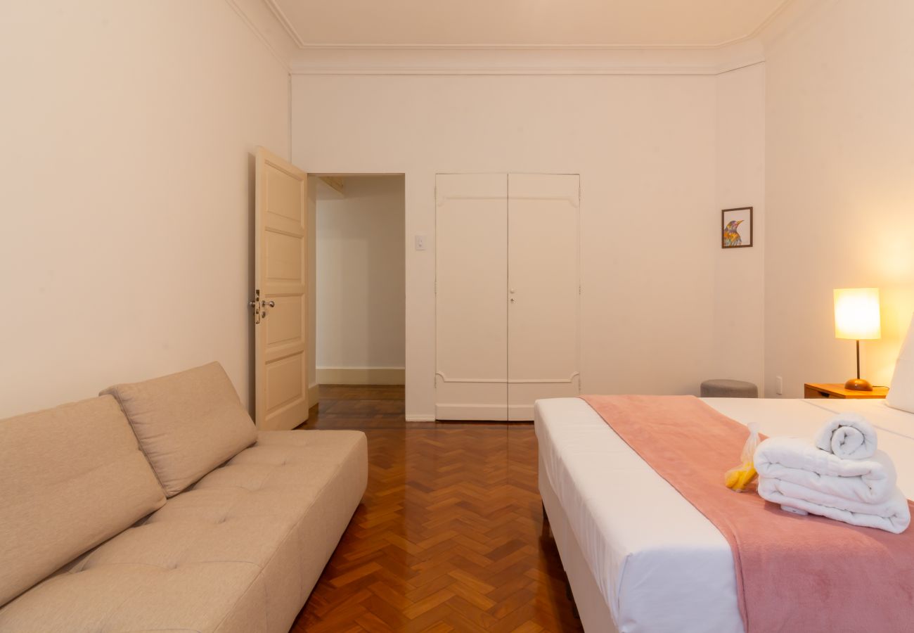 Apartment in Rio de Janeiro - Space and Comfort in Copacabana | D405
