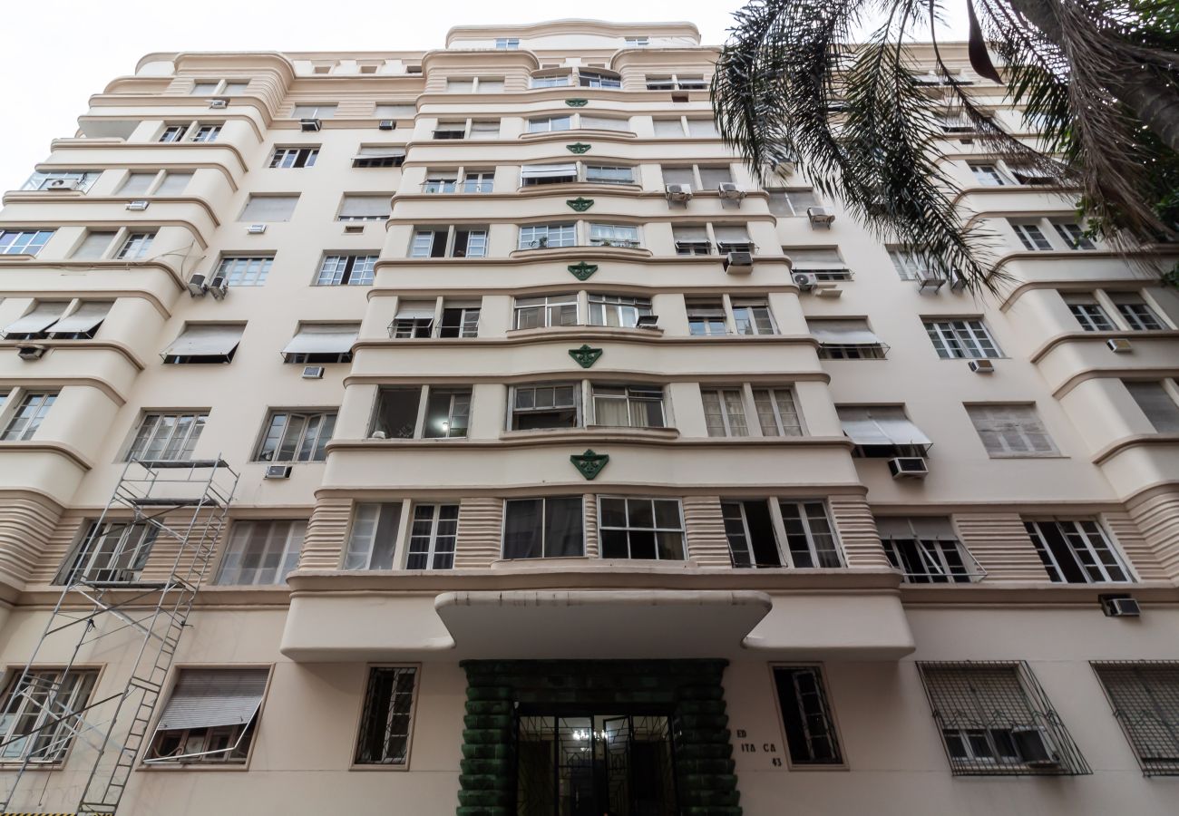 Apartment in Rio de Janeiro - Space and Comfort in Copacabana | D405