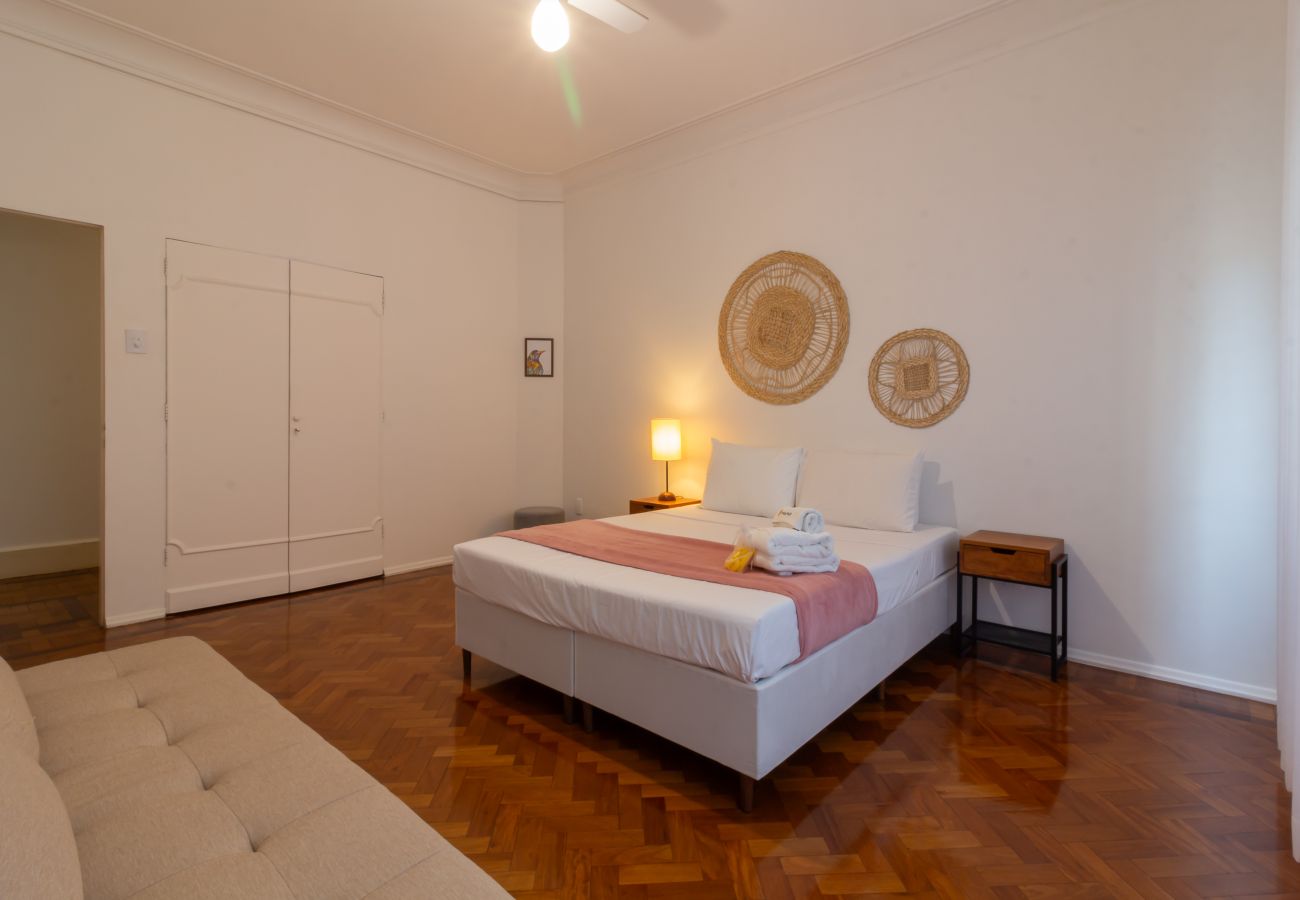 Apartment in Rio de Janeiro - Space and Comfort in Copacabana | D405