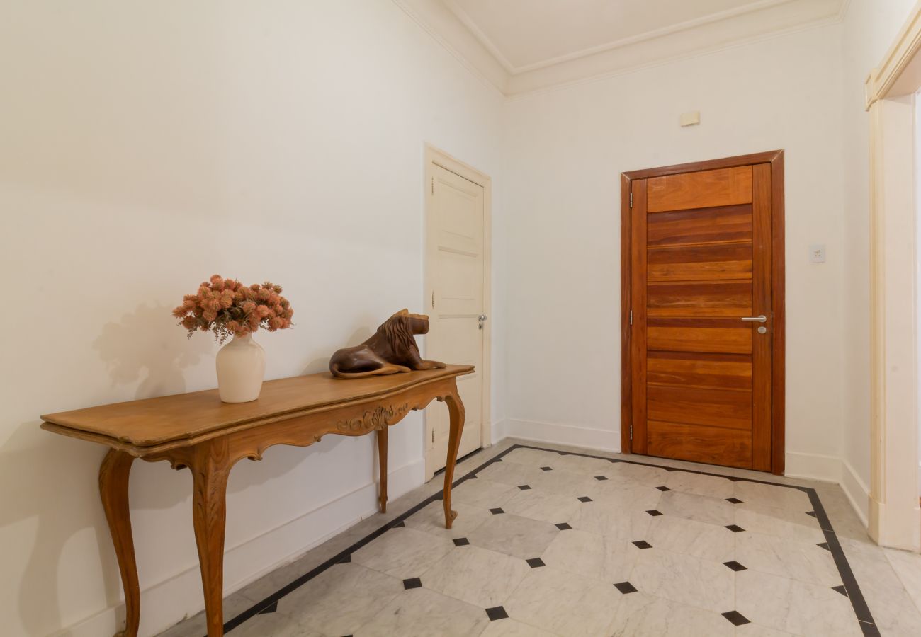 Apartment in Rio de Janeiro - Space and Comfort in Copacabana | D405