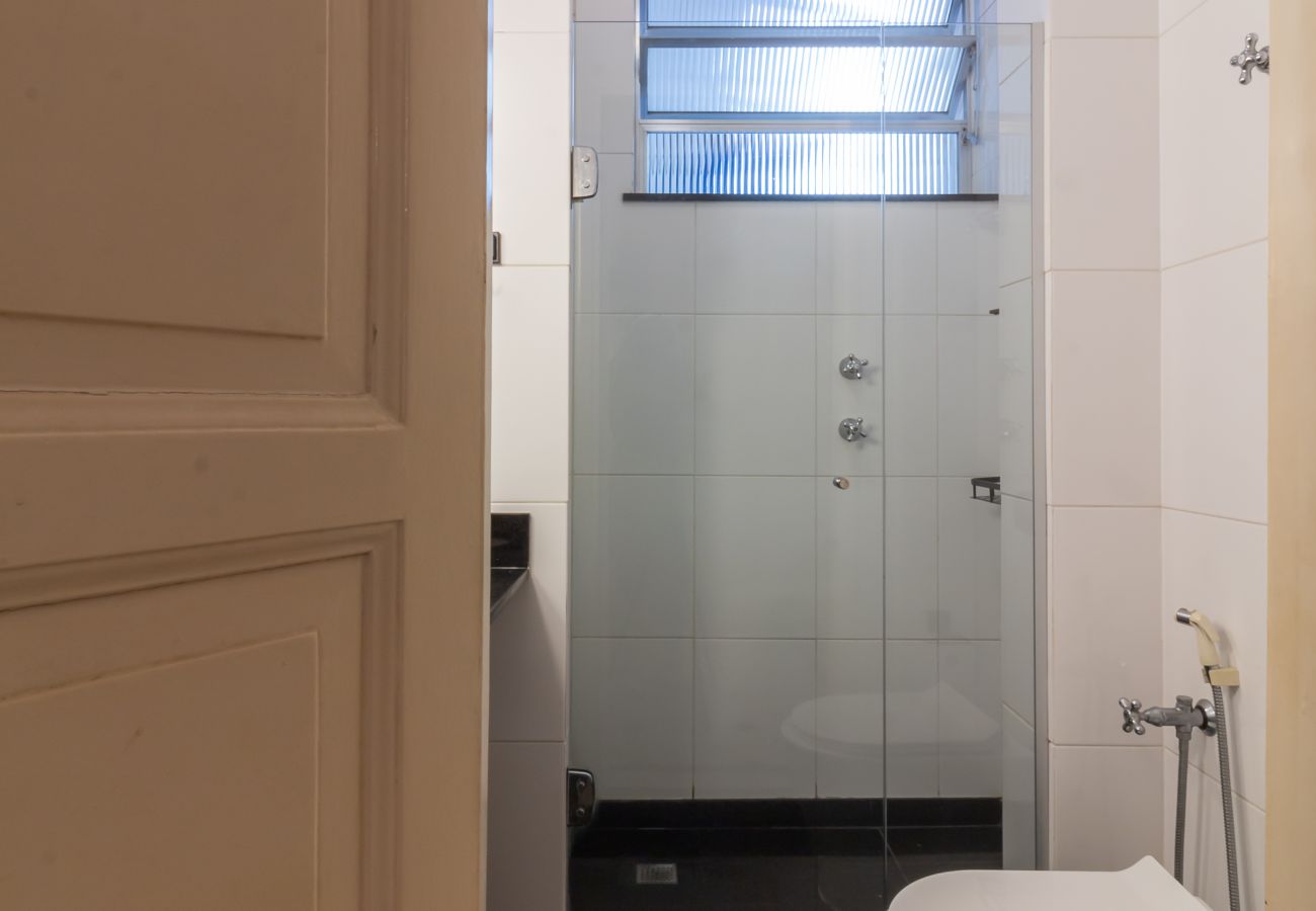 Apartment in Rio de Janeiro - Space and Comfort in Copacabana | D405