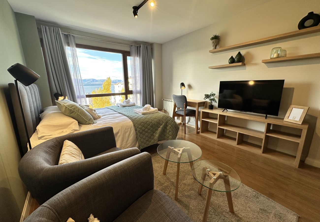 Studio in San Carlos de Bariloche - Grinly with lake view and parking in Bariloche 