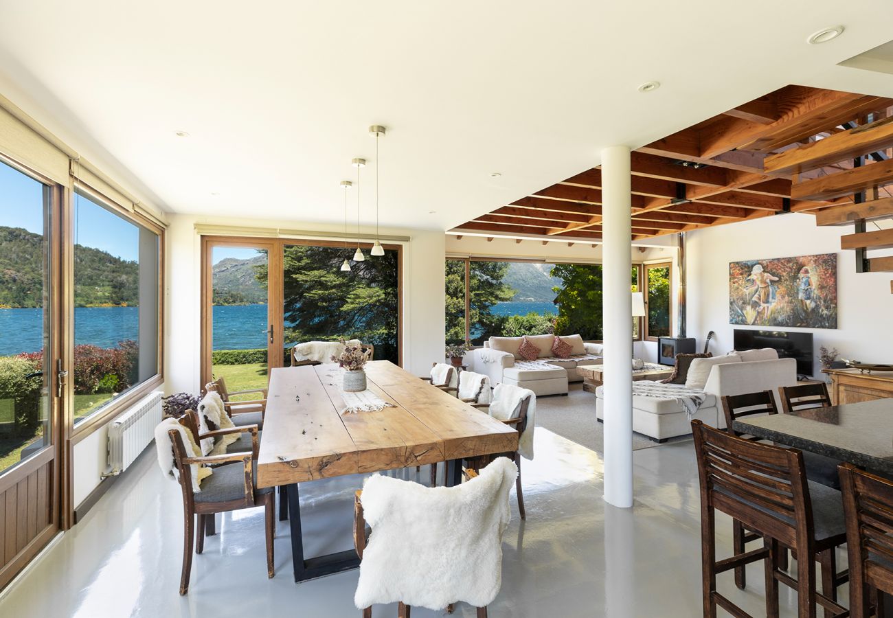 House in San Carlos de Bariloche - House with shoreline on Lake Gutiérrez in Bariloche