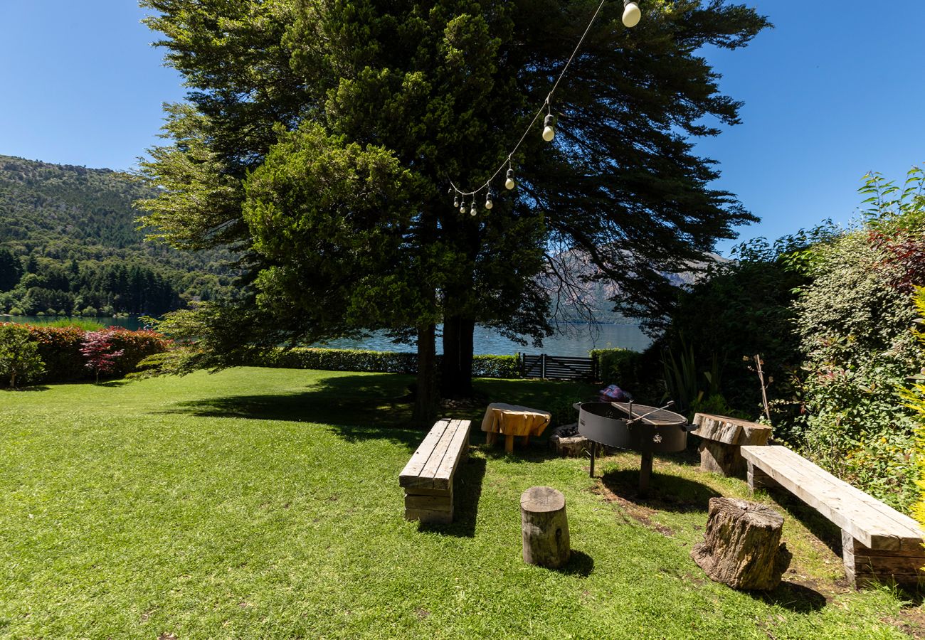 House in San Carlos de Bariloche - House with shoreline on Lake Gutiérrez in Bariloche