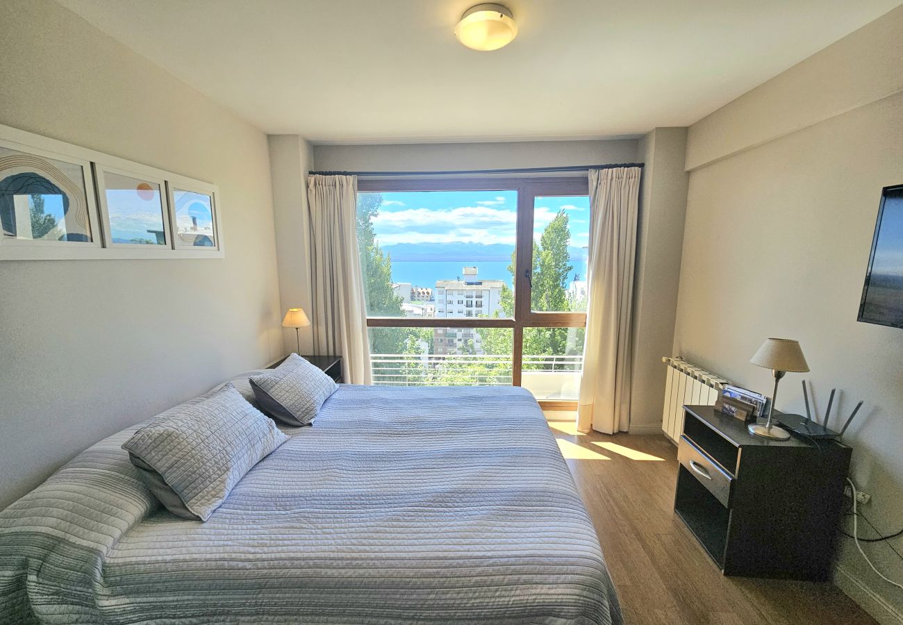 Studio in San Carlos de Bariloche - Terrazas del Lago I F with view of Lake Nahuel Huapi