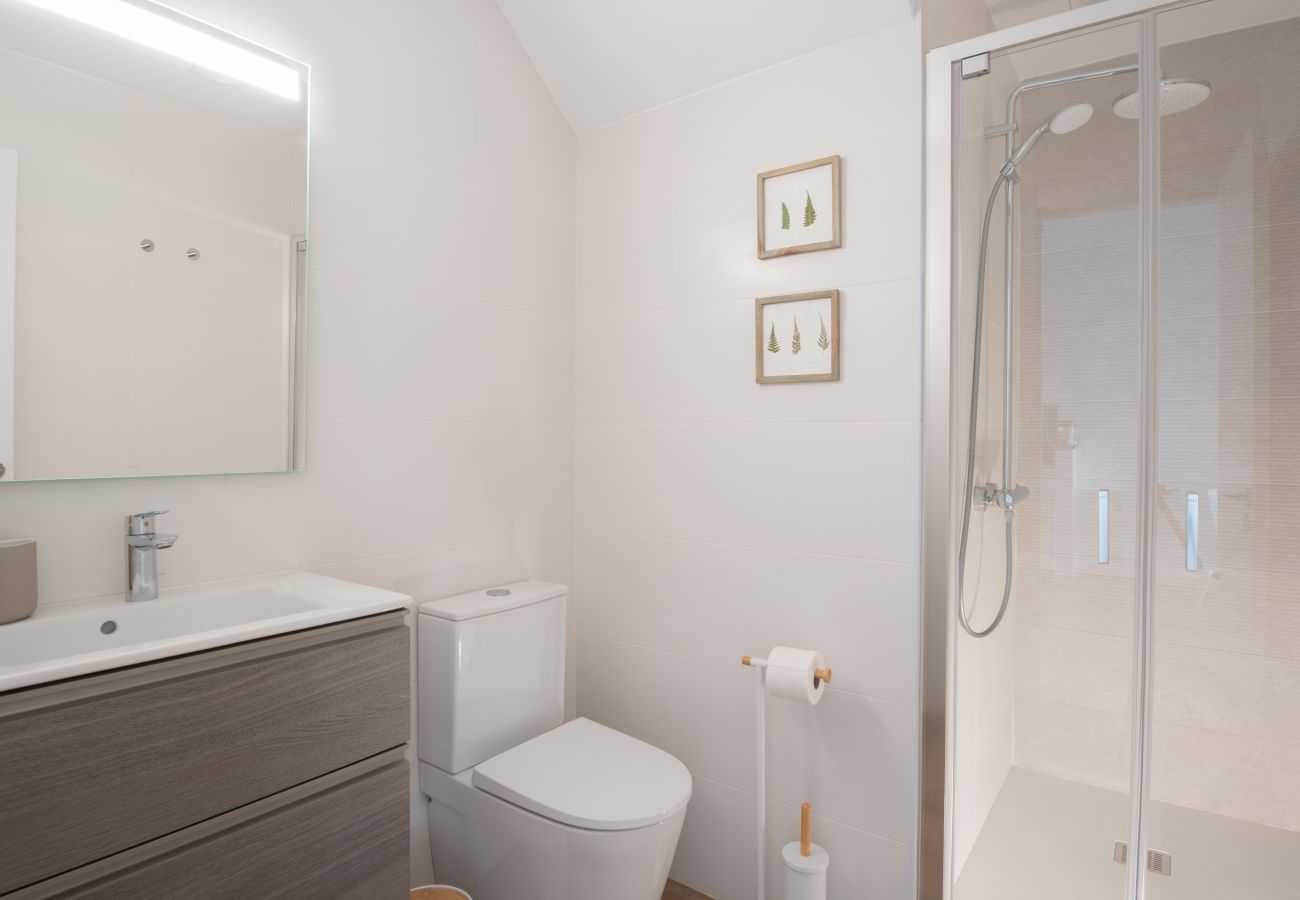 Villa in Playa Blanca - Serena Luca Full bathroom downstairs.