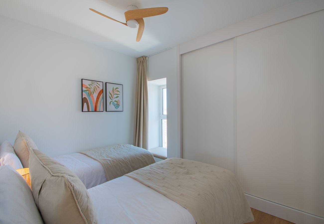 Villa in Playa Blanca - Serena Luca Bedroom with two single beds.